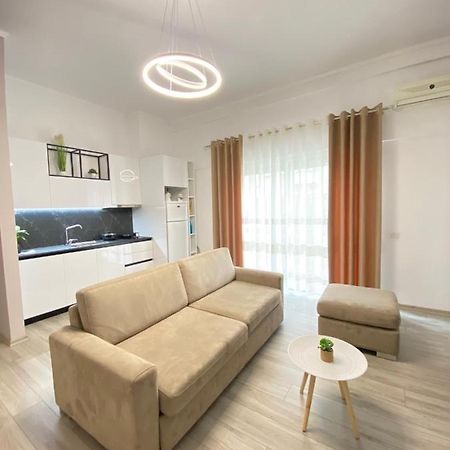 Newly Renovated One Bedroom Apartment In ティラナ エクステリア 写真