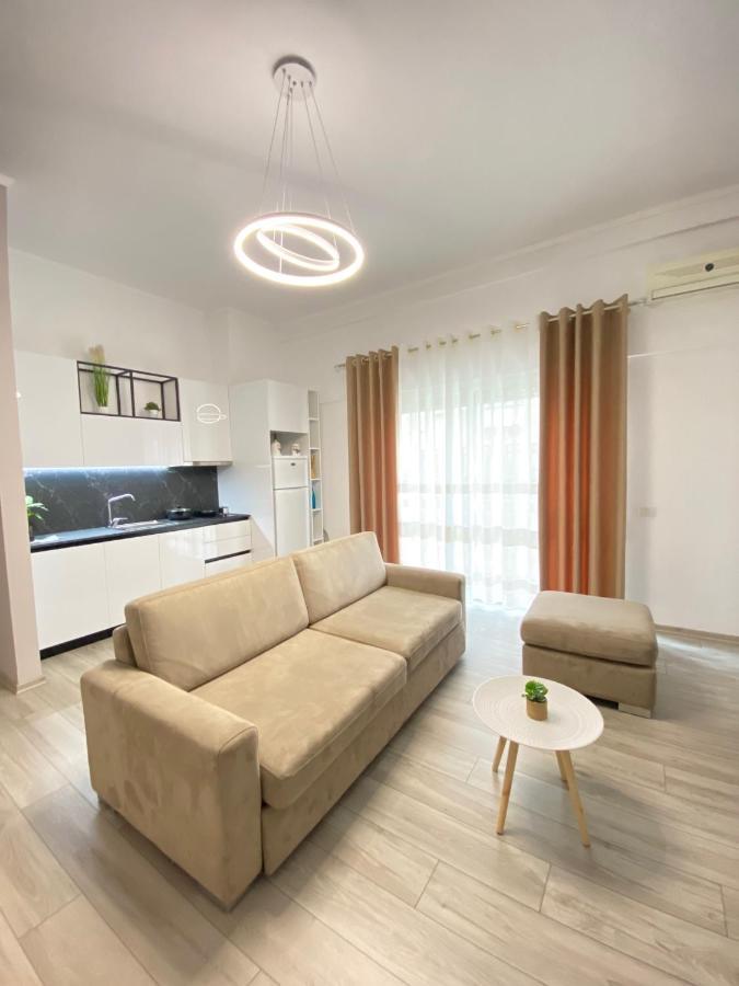 Newly Renovated One Bedroom Apartment In ティラナ エクステリア 写真