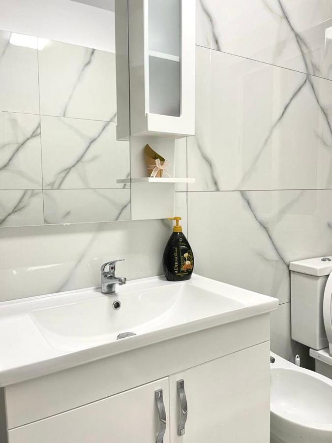 Newly Renovated One Bedroom Apartment In ティラナ エクステリア 写真