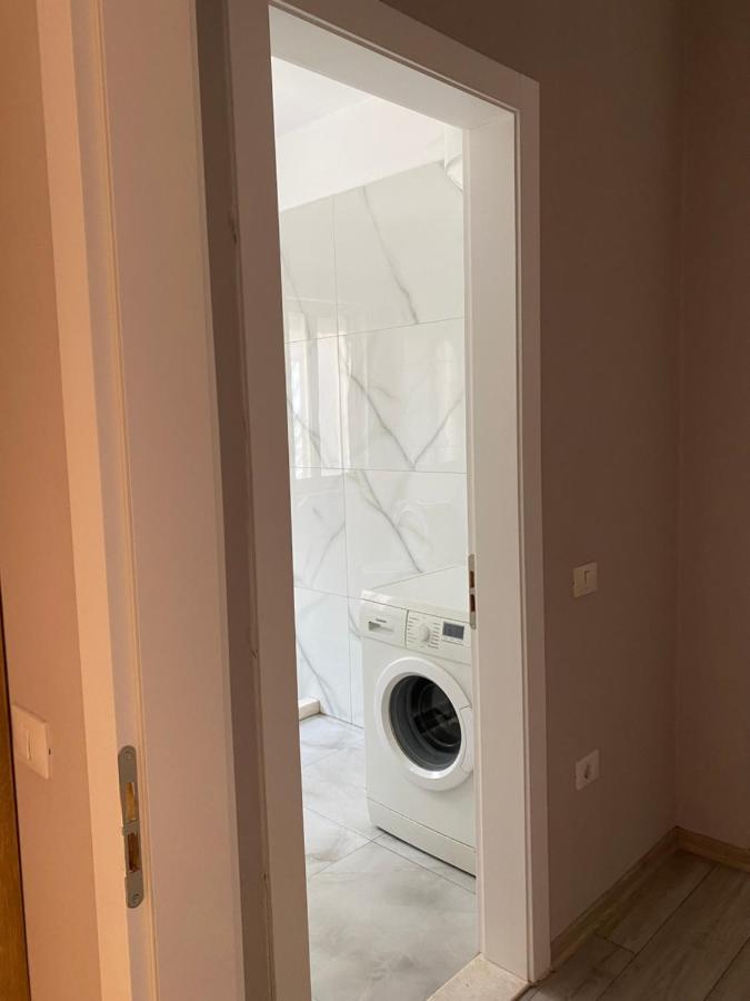 Newly Renovated One Bedroom Apartment In ティラナ エクステリア 写真